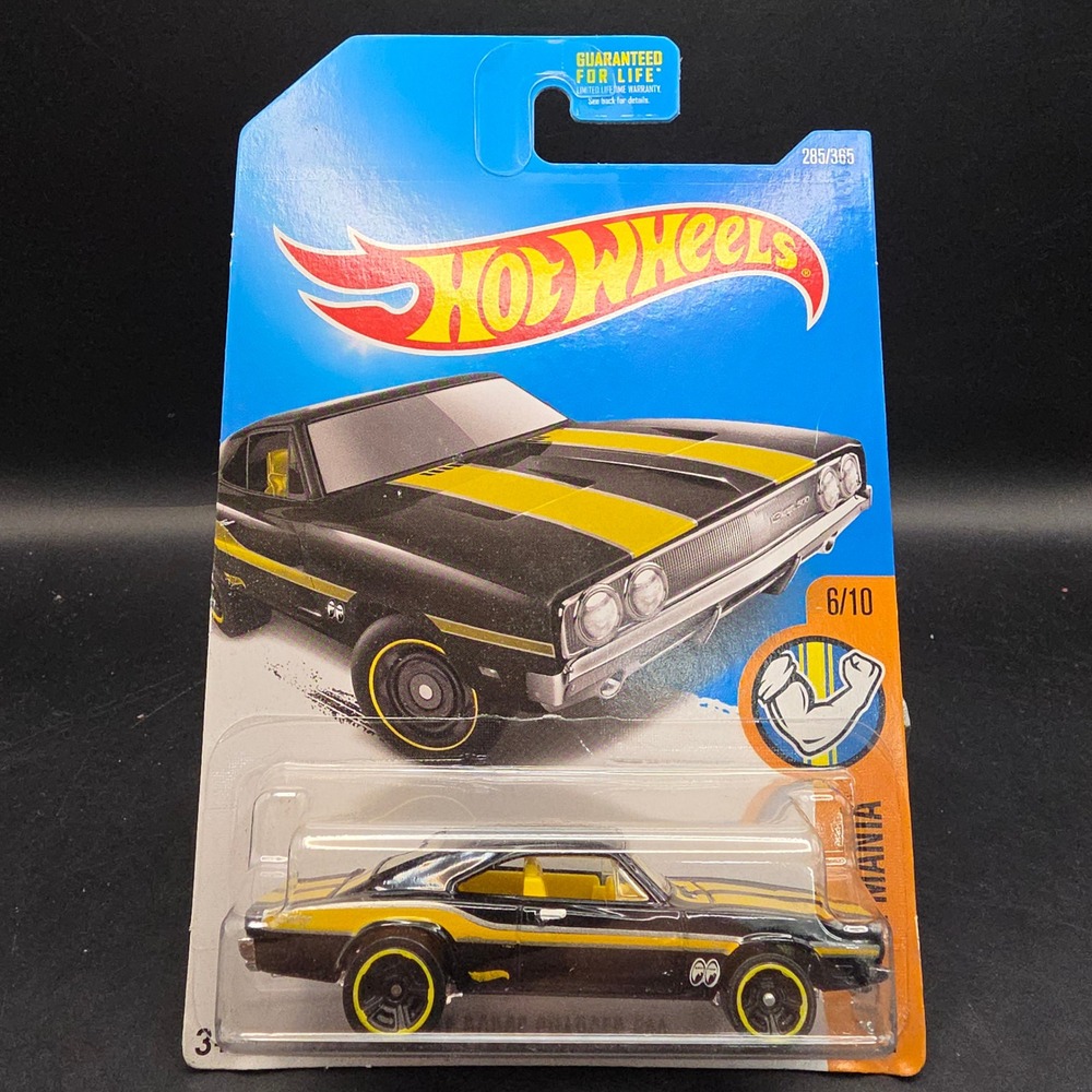 Hot Wheels '69 Dodge Charger 500 Black Yellow 2016 Muscle Mania 285/365